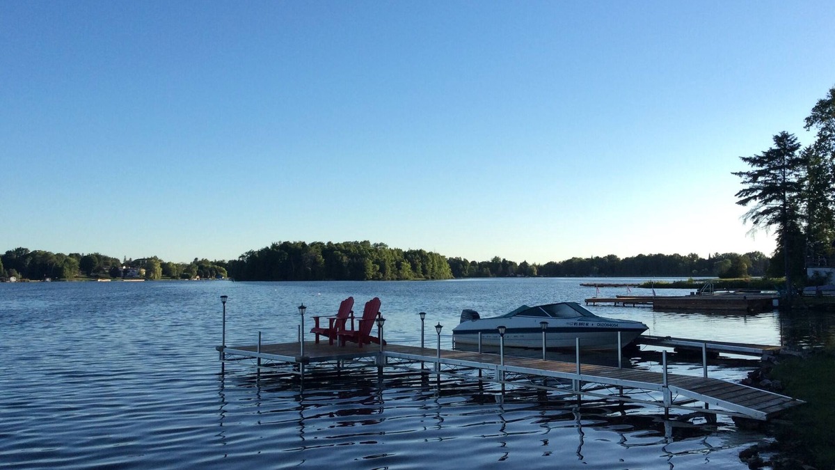 Kirkfield Cottage | Fabulous waterfront 3bdRm+ & 2wshrm Cottage in Kawartha Lakes 430' deep Yard