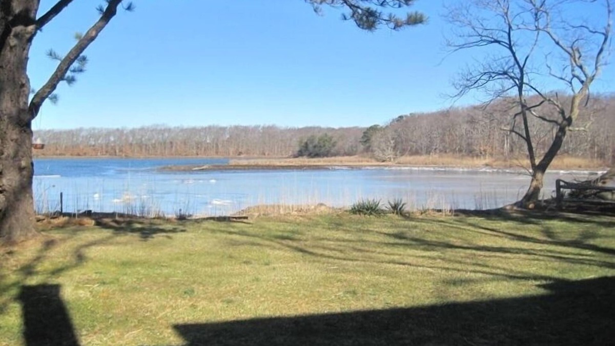 Peconic Cottage | Fabulous Waterfront Property in the Heart of Wine Country