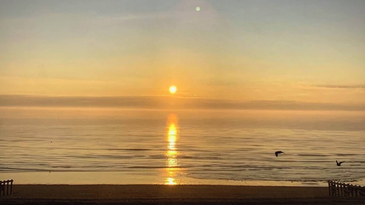 Pevensey Apartment | Fabulously Located Beachfront Apartment with Sea Views and Free Private Parking