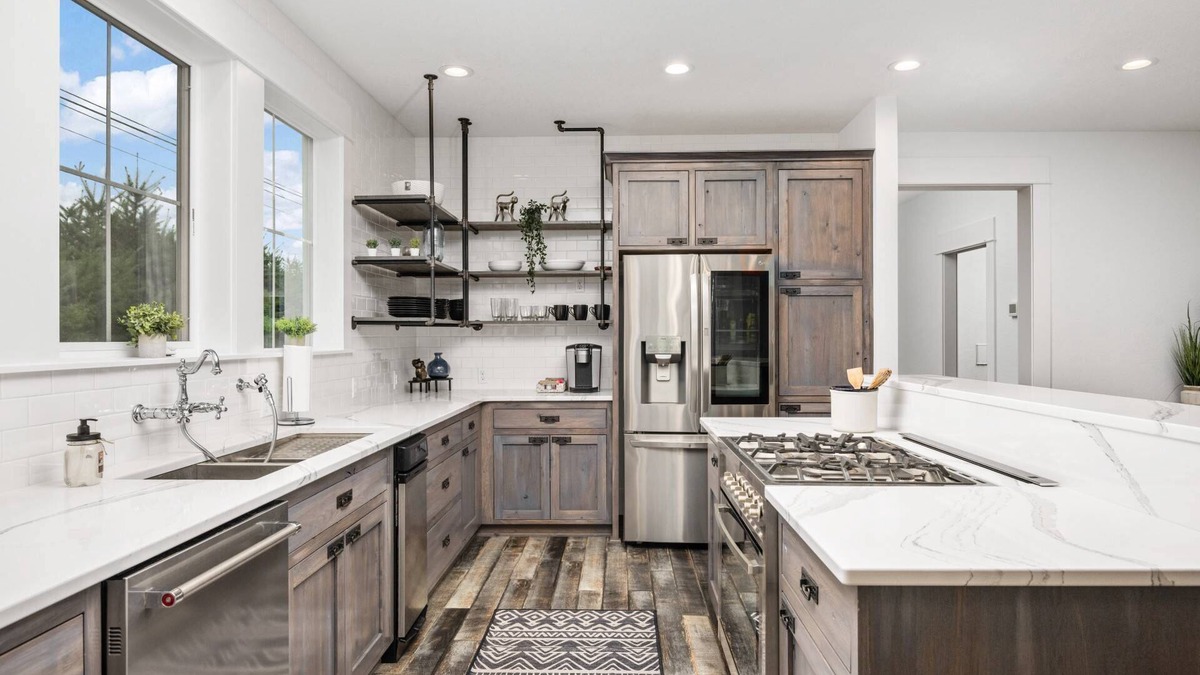 Carlton House | Fabulously Located Next to Downtown Carlton, Pet Friendly, Fire-Pit, New Décor, Walk to Everything