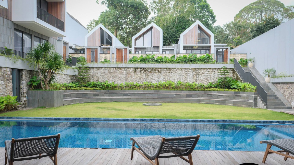 Hargomulyo Hotel | Facade Hotel by Azana