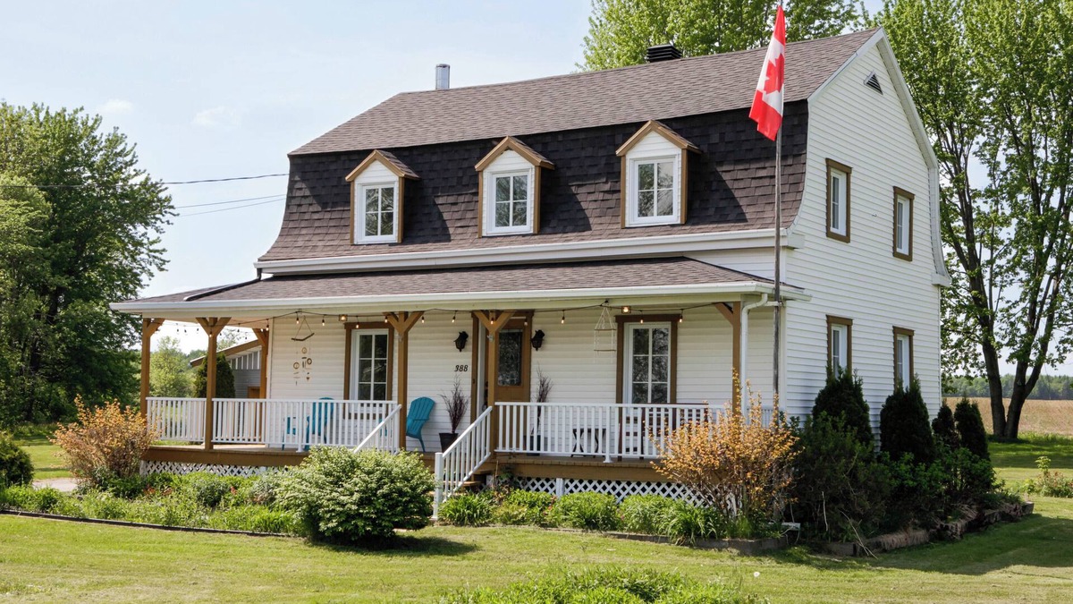 Deschambault-Grondines House | Face au Fleuve
