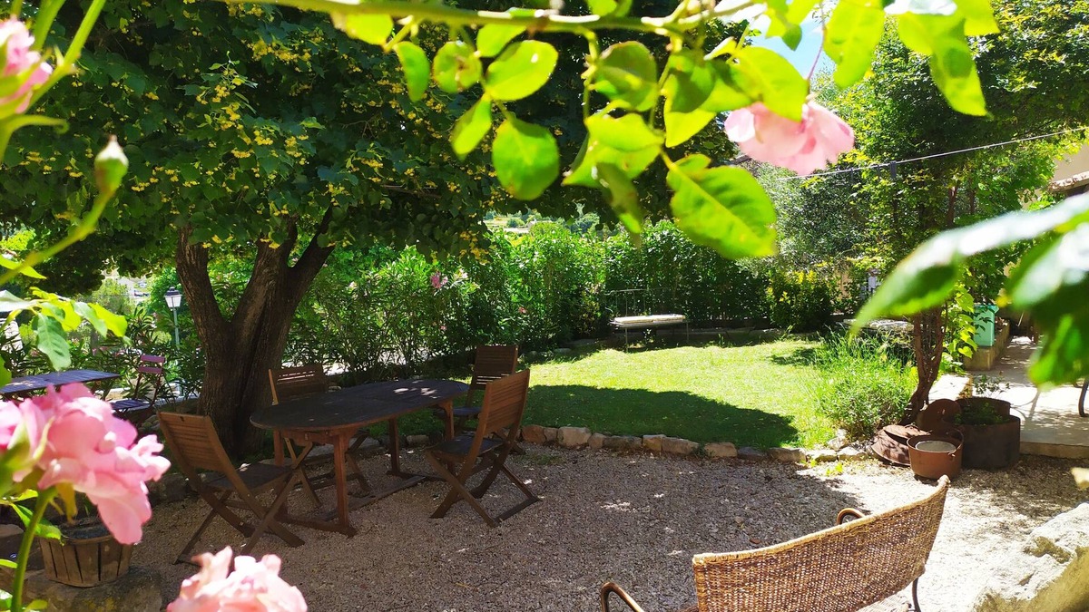 Methamis Bed & Breakfast | Face au Lavoir