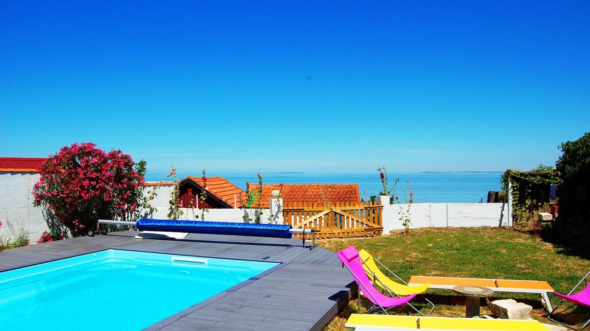 Bourcefranc-le-Chapus Villa | FACING THE SEA, Views of the islands, Large house for 12-14 people with POOL