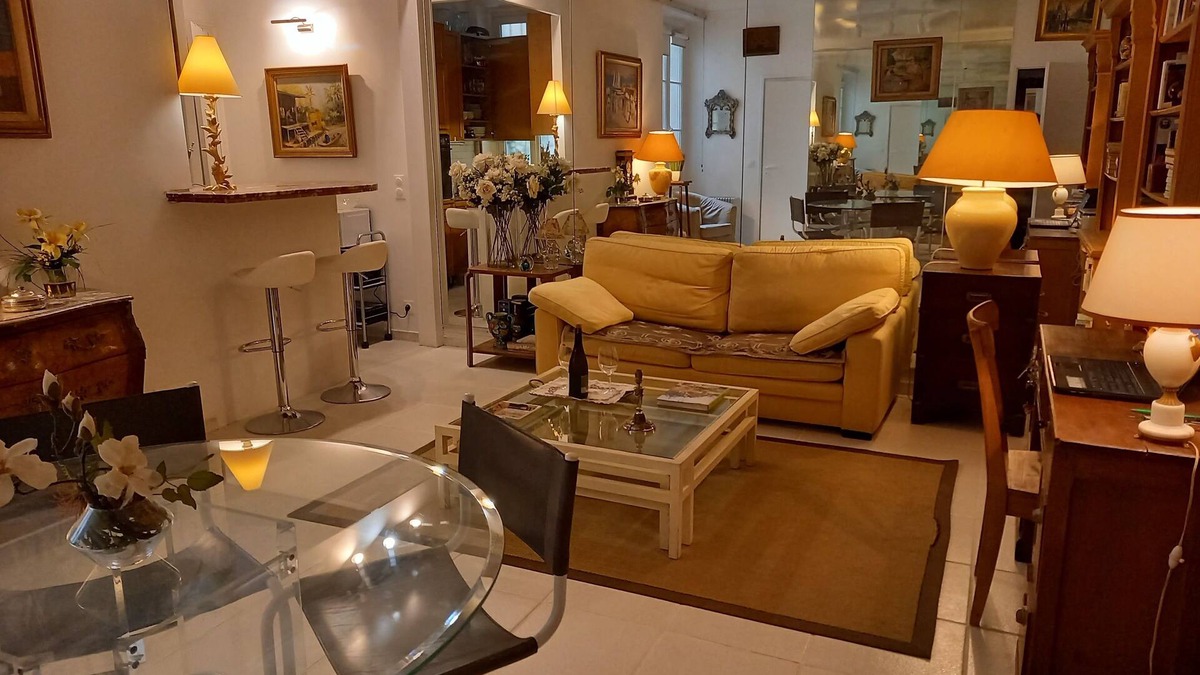 Faubourg Saint-Germain Apartment | Facing the Invalides dome