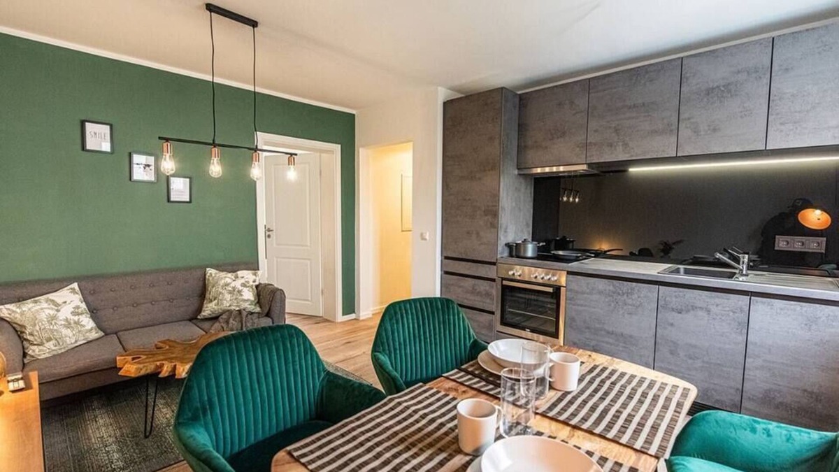 Augsburg-Goggingen Apartment | ☆FAIR+UNI: Modern & Stylish for 4: Kitchen+Parking