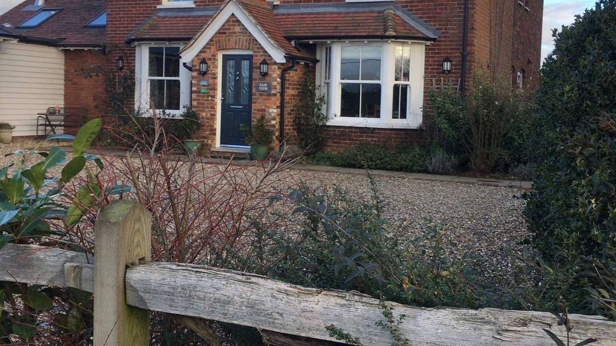 Abbess Roding House | Fair View Bed and Breakfast