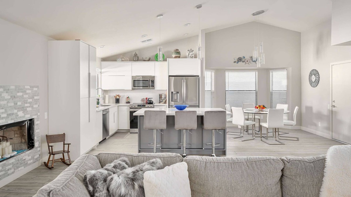 Alta Mesa Community Association House | Fairbrook: Chic Design, Saltwater Pool w/Hot Tub