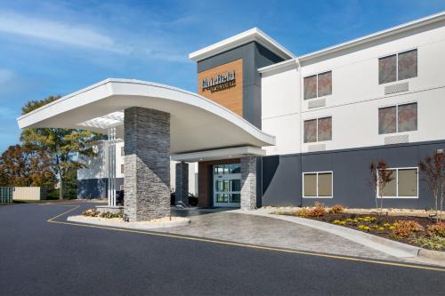 Greenbrier East Hotel | Fairfield by Marriott Chesapeake