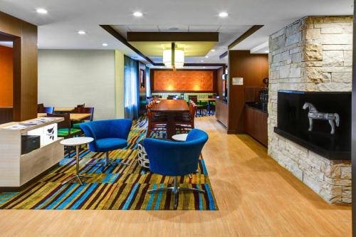 Suwanee Hotel | Fairfield Inn and Suites by Marriott Atlanta Suwanee
