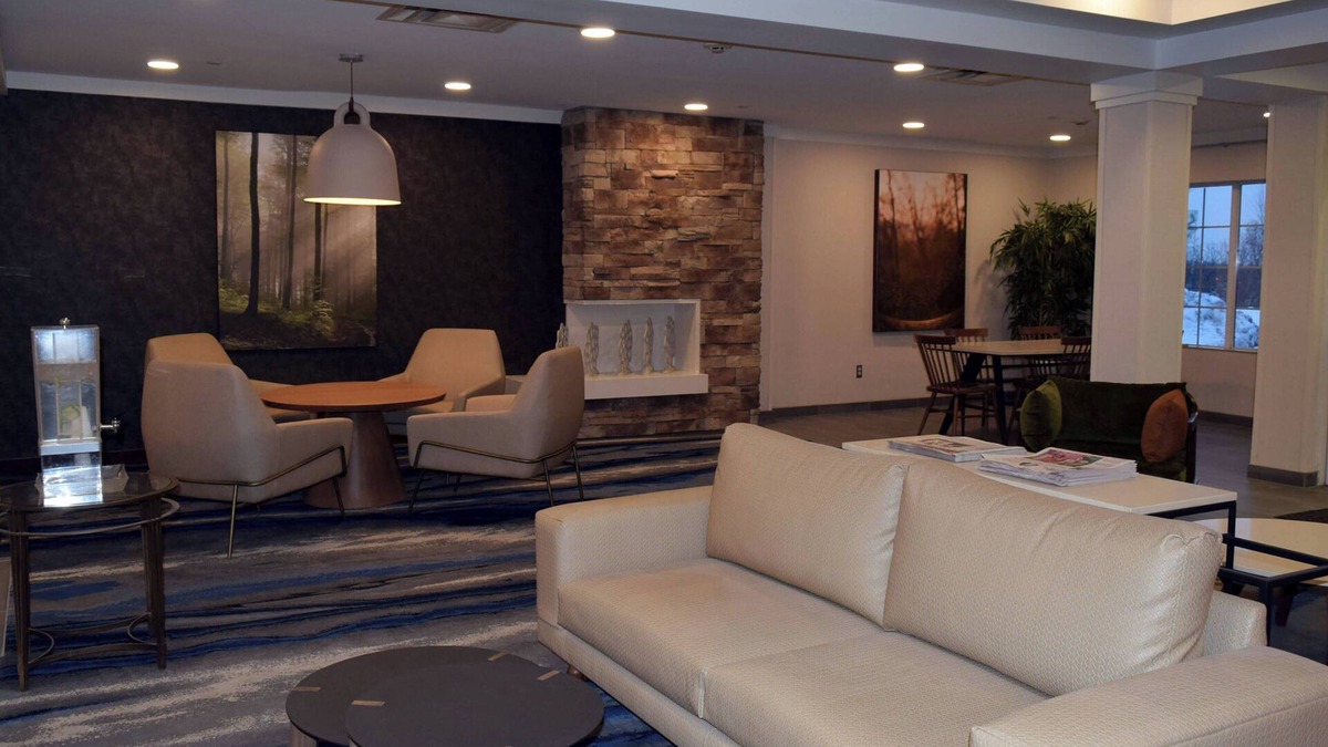 Austintown Hotel | Fairfield Inn and Suites by Marriott Youngstown Austintown
