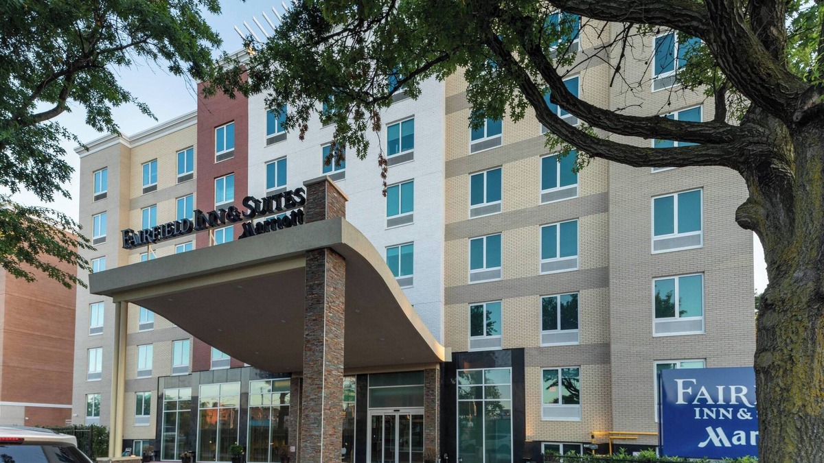 Auburndale Hotel | Fairfield Inn & Suites New York Queens/Fresh Meadows