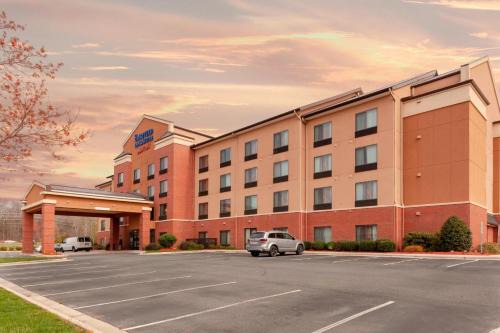East Forest Hotel | Fairfield Inn & Suites by Marriott Matthews Charlotte