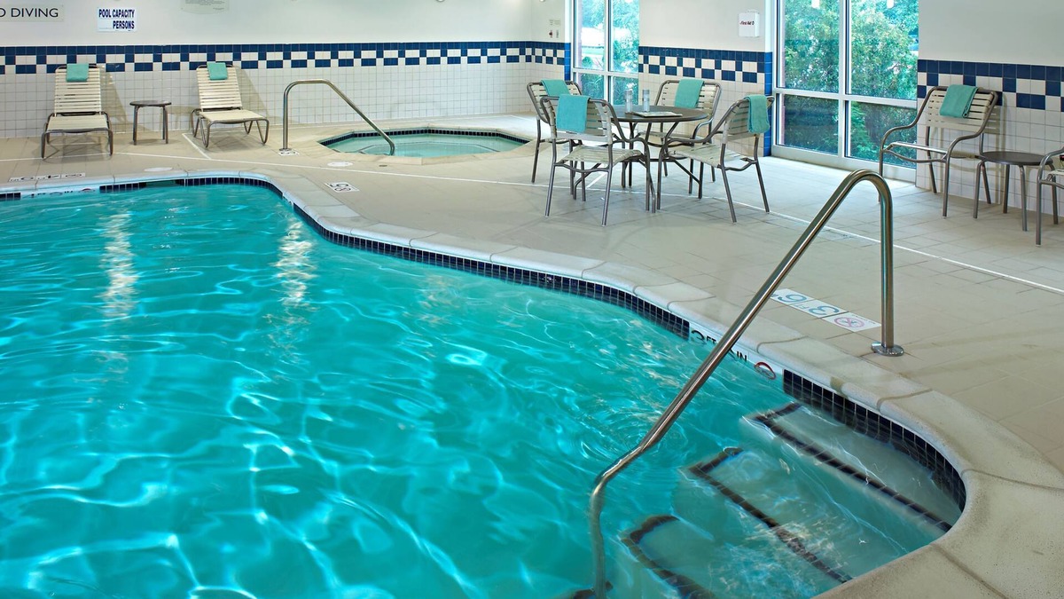 Romulus Hotel | Fairfield Inn & Suites by Marriott Detroit Metro Airport Romulus