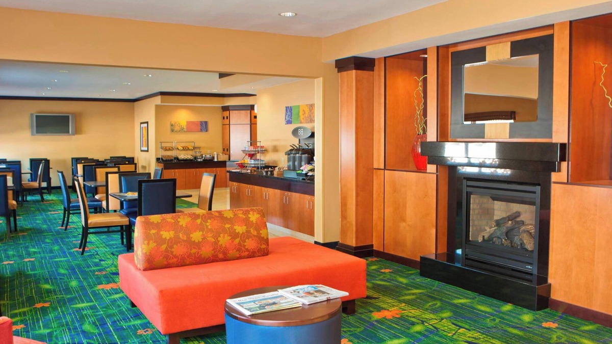 Champaign Hotel | Fairfield Inn & Suites by Marriott Champaign