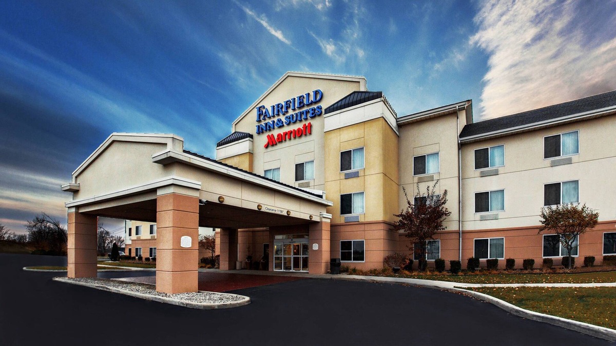 Toledo Hotel | Fairfield Inn & Suites by Marriott Toledo North