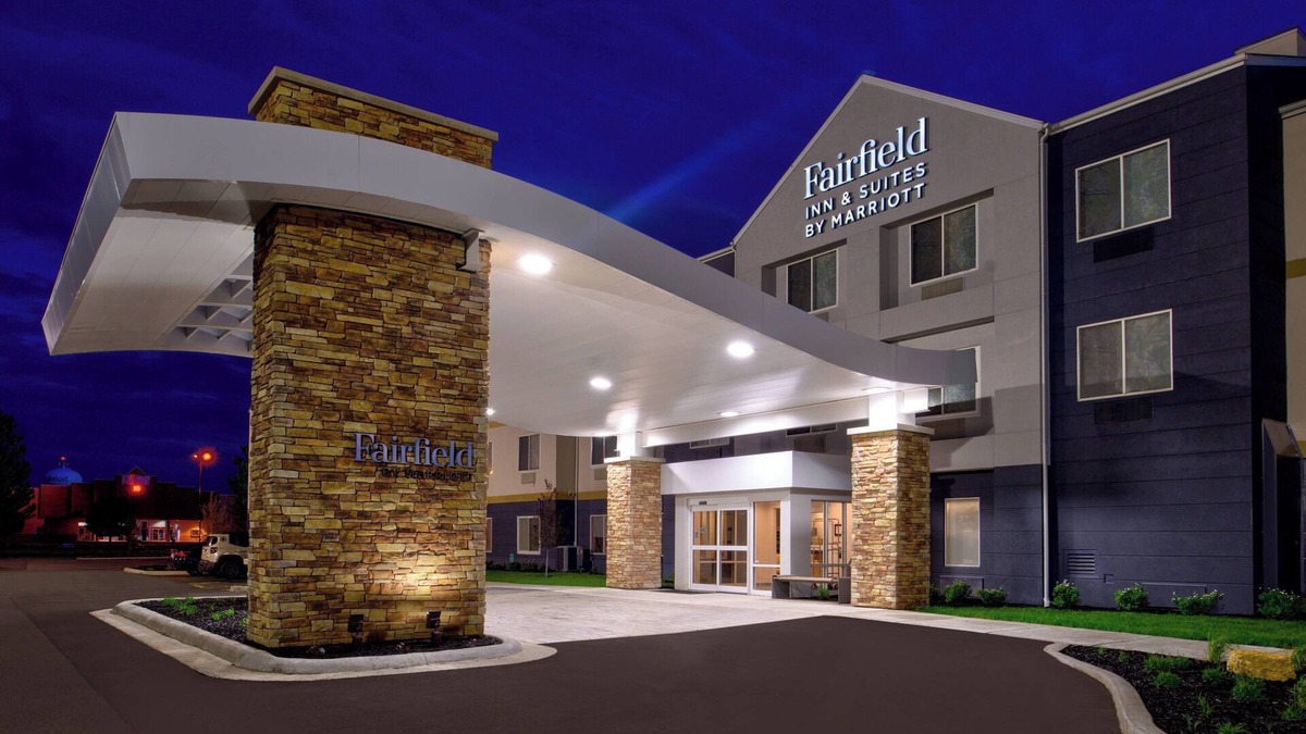 Beloit Hotel | Fairfield Inn & Suites by Marriott Beloit
