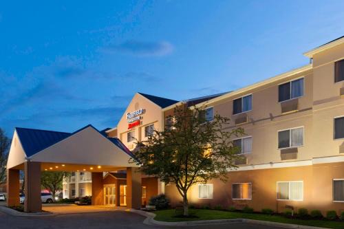 East Beltline Hotel | Fairfield Inn & Suites Grand Rapids
