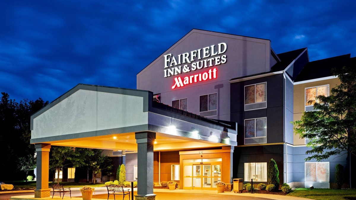Elizabethtown Hotel | Fairfield Inn & Suites by Marriott Elizabethtown