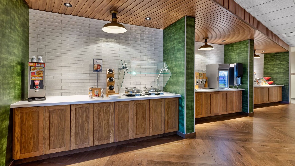 Alpine Center Hotel | Fairfield Inn & Suites by Marriott Grand Rapids North