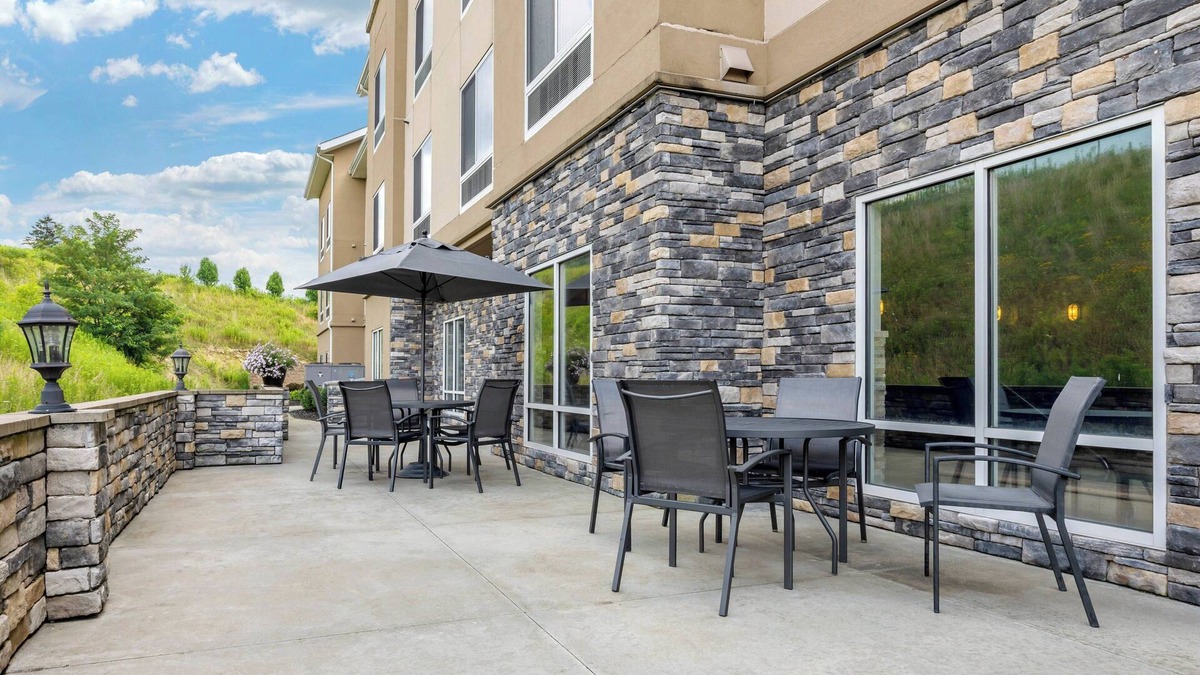 Slippery Rock Hotel | Fairfield Inn & Suites by Marriott Slippery Rock