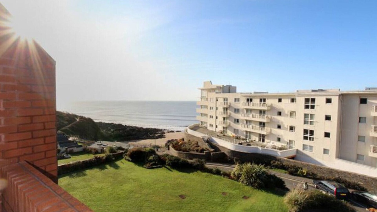 Mumbles Apartment | Fairhaven Court - One Bedroom Apartment, Sleeps 4