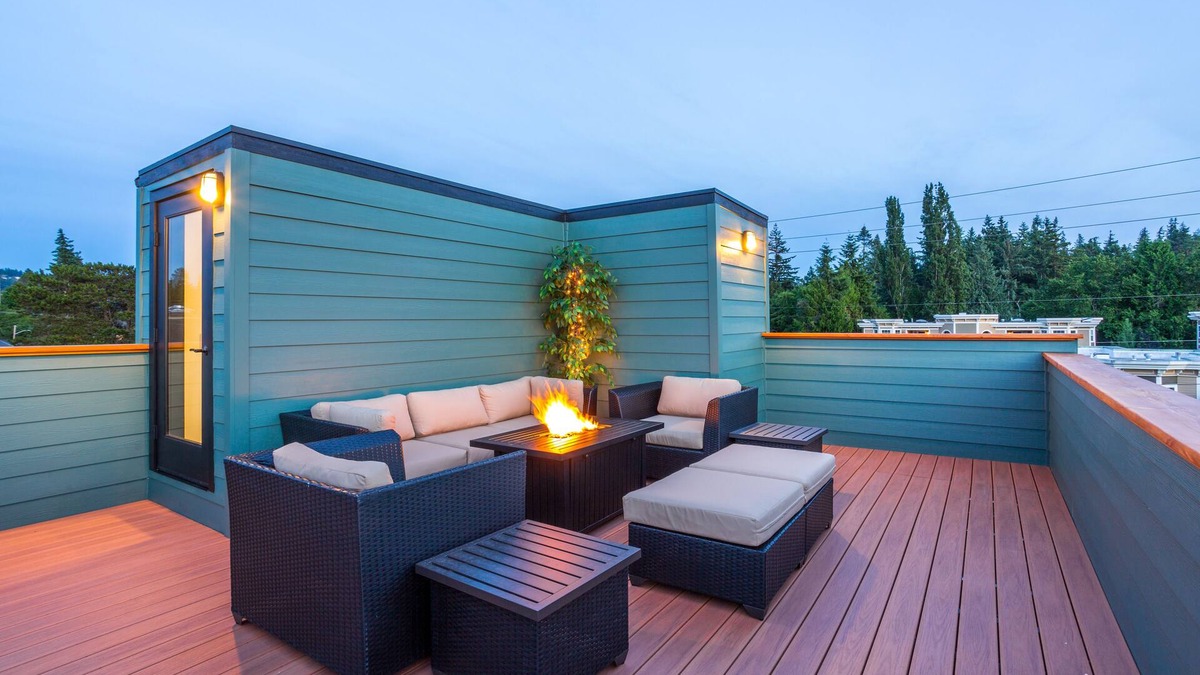 Fairhaven House | Fairhaven Luxury With Rooftop Deck and Ocean Views