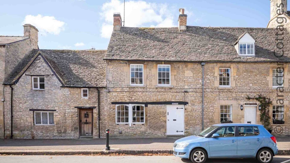 Chedworth Cottage | FAIRHOLME, pet friendly, character holiday cottage in Northleach