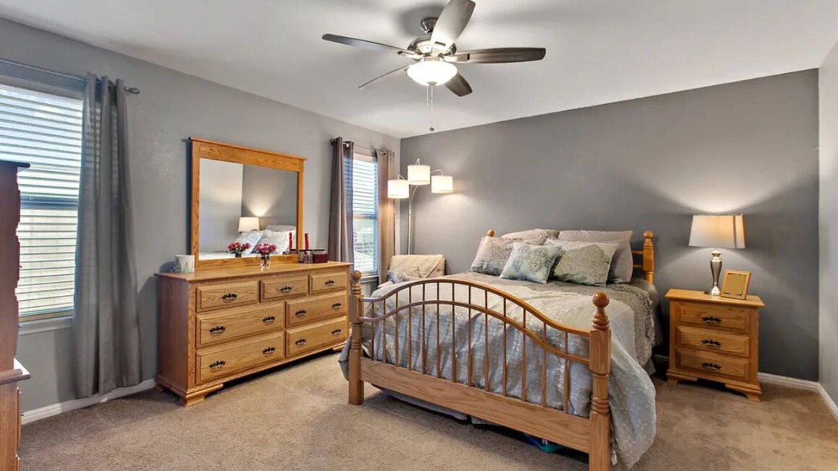 Buda Apartment | Fairly new 3 bdrm home perfect for traveling nurses/business professionals
