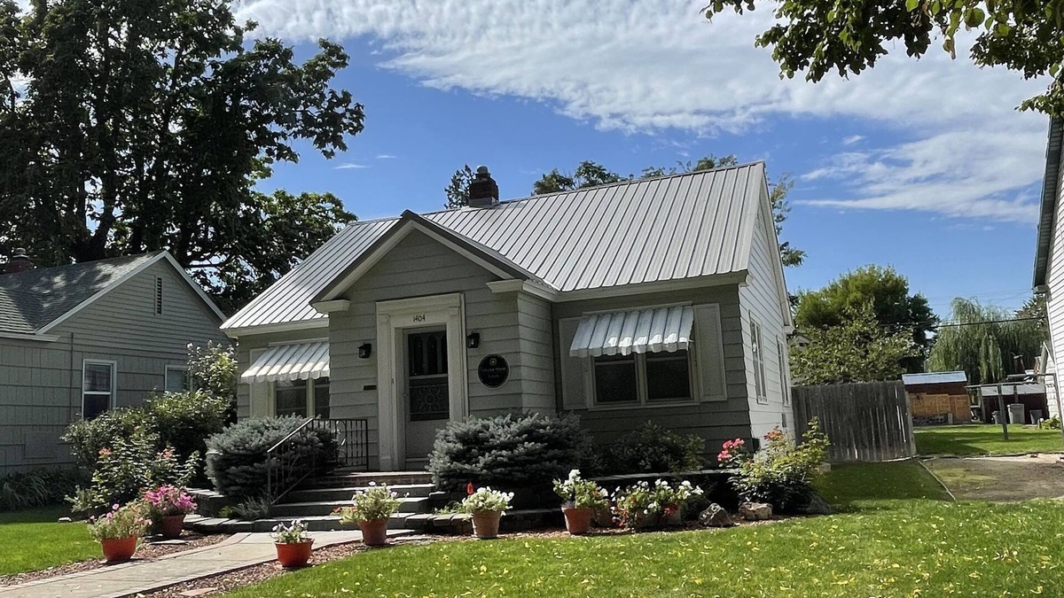 Caldwell House | “Fairview Haven,” built in 1937 is a very cozy space.