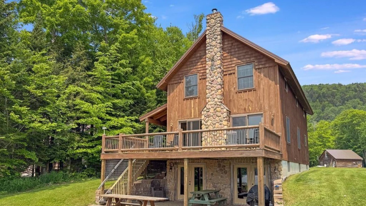 Eagle Bay House | Fairview Lodge on 4th Lake