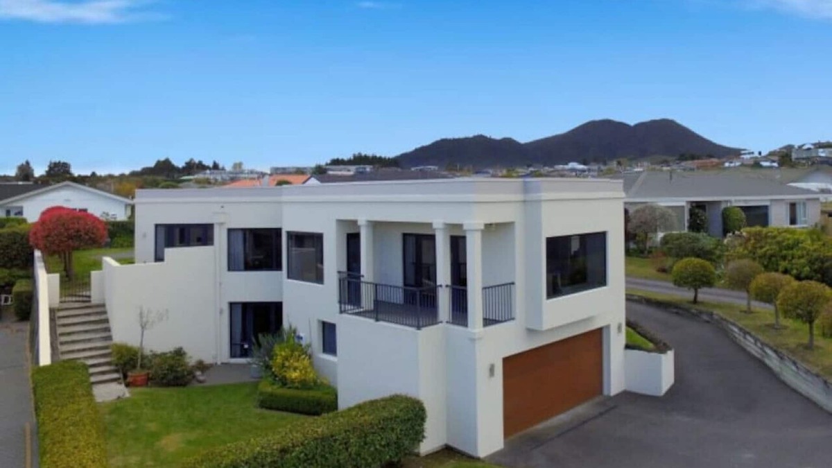 Waipahihi Apartment | fairview · Studio 28 Deluxe King Unit