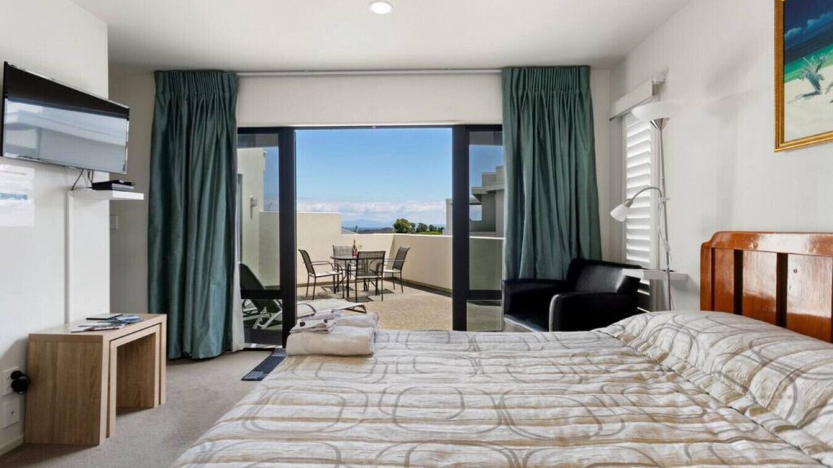 Waipahihi Apartment | fairview · Studio 28 Deluxe Queen Unit