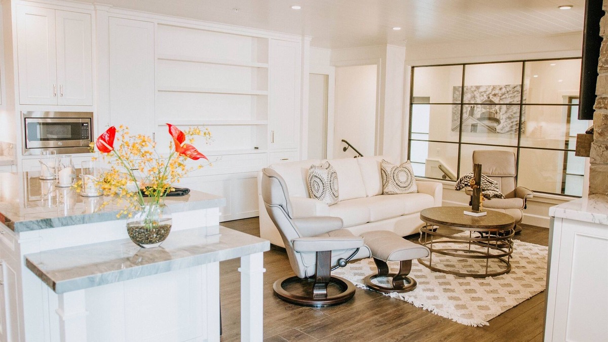 Golden Rectangle Apartment | Fairview Way + Clubroom