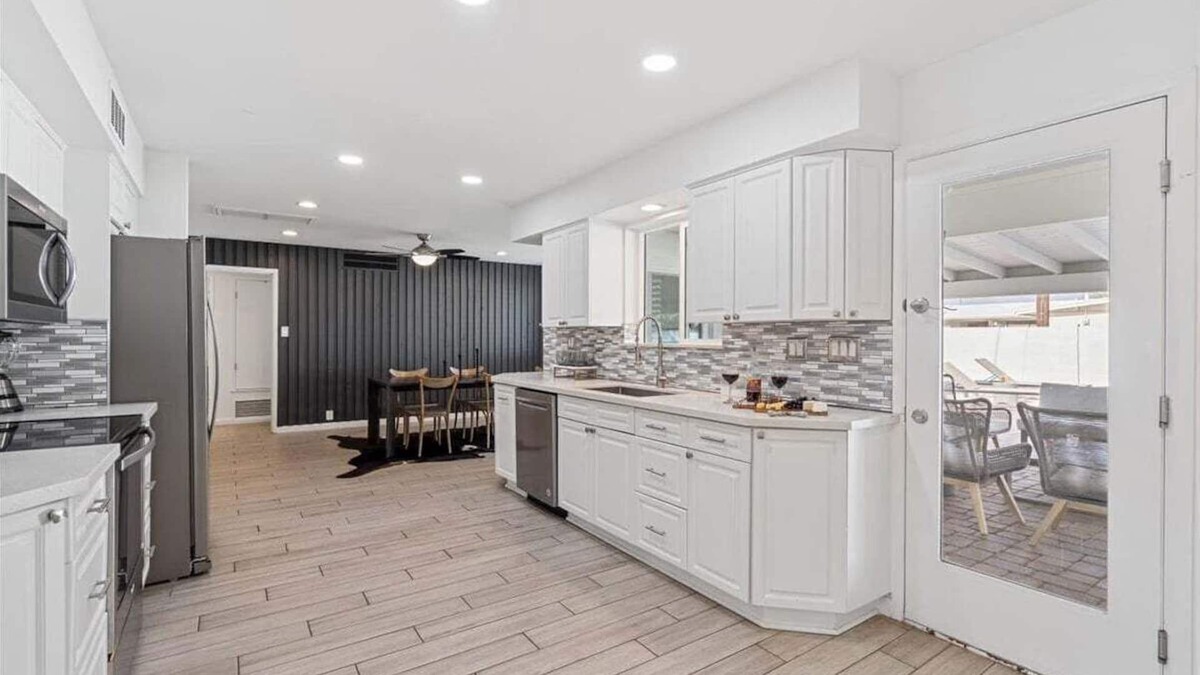 Trail West Cottage | Fairway - Pool & Mini Golf - 5 Mins to Old Town