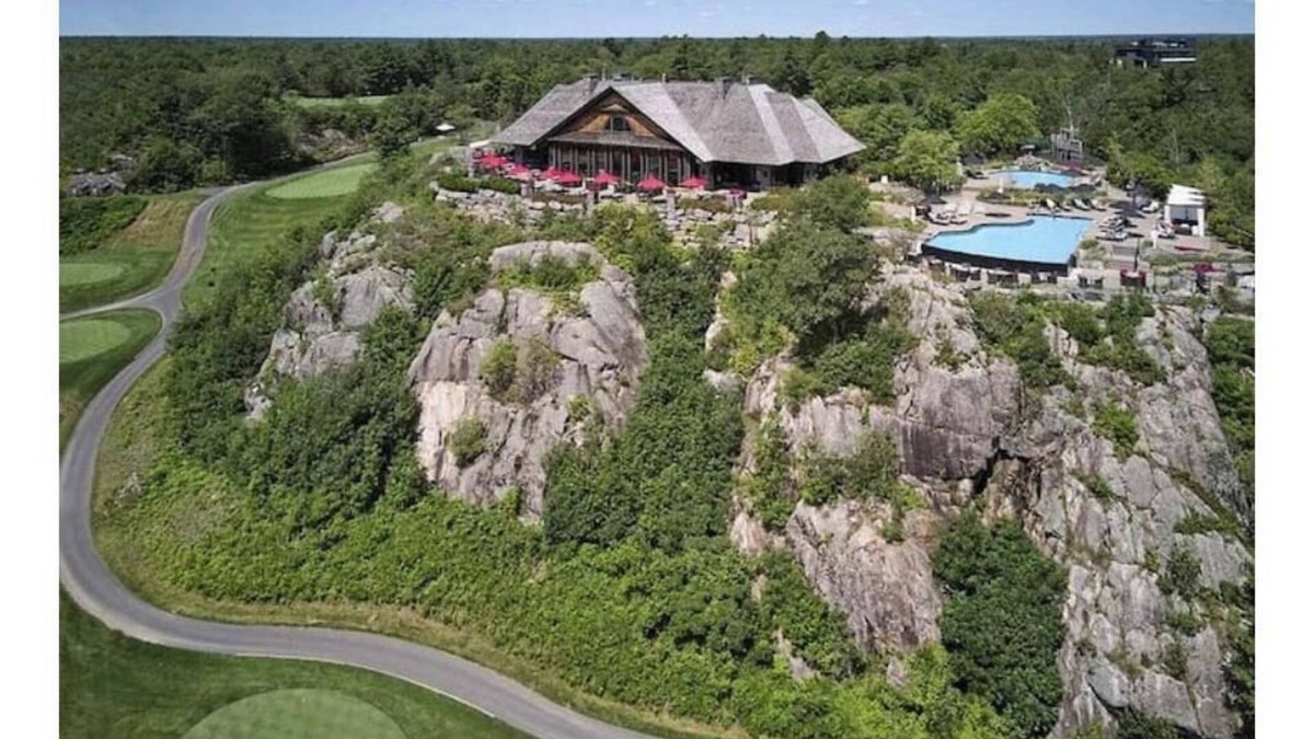 Gravenhurst House | Fairway Retreat At Muskoka Bay Resort | Sleeps 8