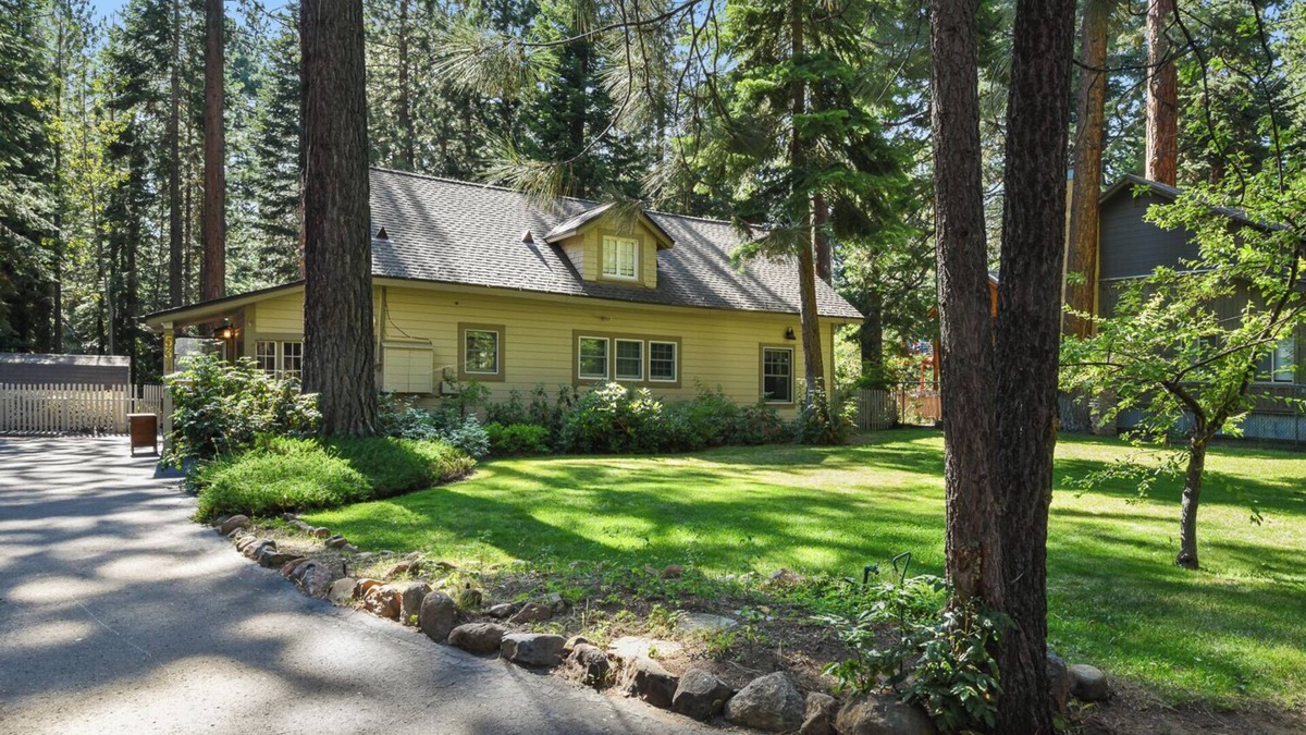 Kings Beach Cabin | Fairway Vacation Rental Cabin - Walk to Lake, On Golf Course