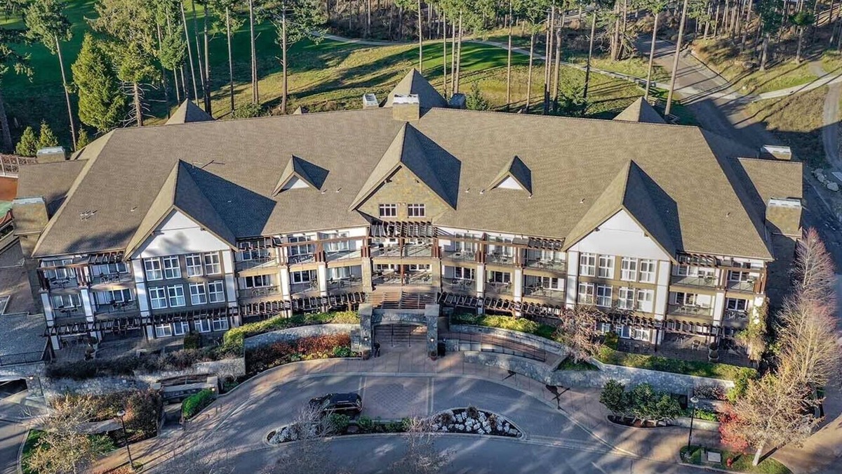 Bear Mountain Resort Hotel | Fairways Hotel on the Mountain