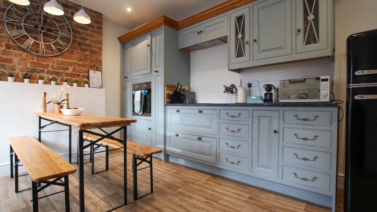Hoylake Cottage | Fairways View - a house that sleeps 6 guests in 4 bedrooms