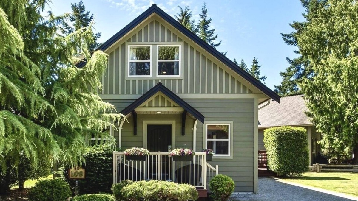 Regional District of Nanaimo Cottage | Fairwinds Cottage - Vancouver Island Getaway