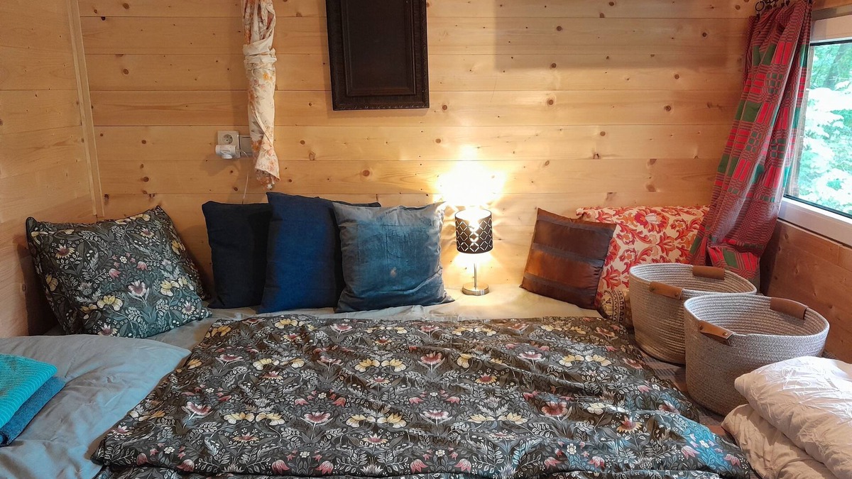 Holesovice Cottage | Fairy Tale Wooden House close to Prague