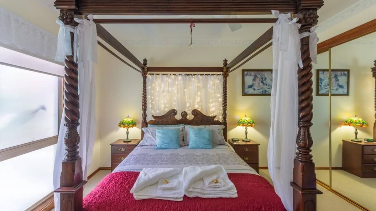 Wallington Hotel | Fairy Wren Cottage Rental Accomodation near Adventure Water Park.