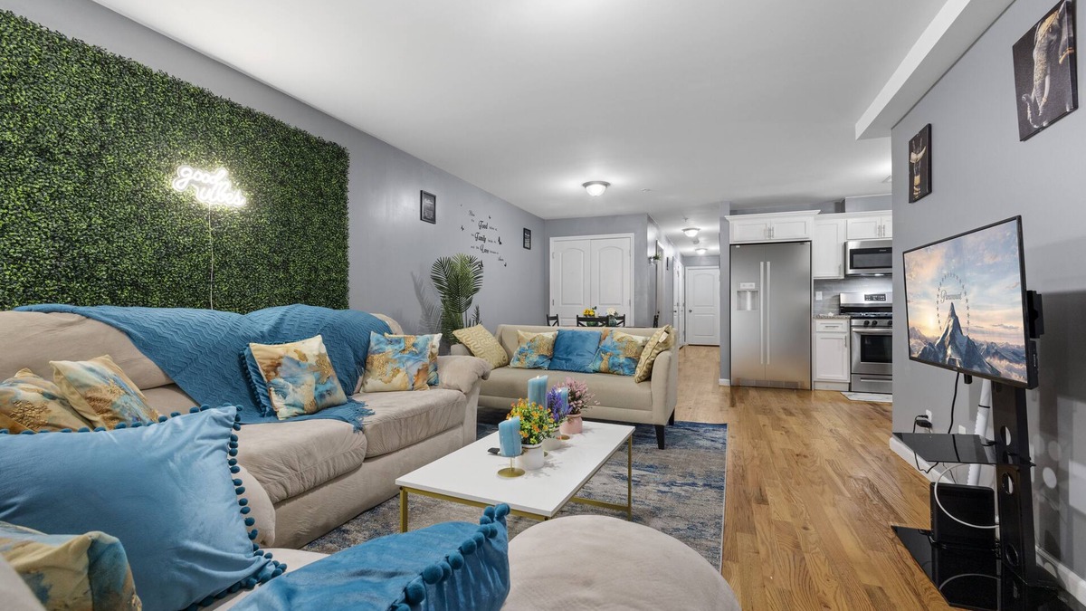 Newark Condo | FaithInn- 3 Bed 2 Bath EWR/PENN