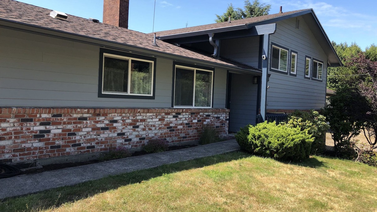 Rockaway Beach House | Falcon House - Modern ranch next to city park and just 5 blocks from the beach.