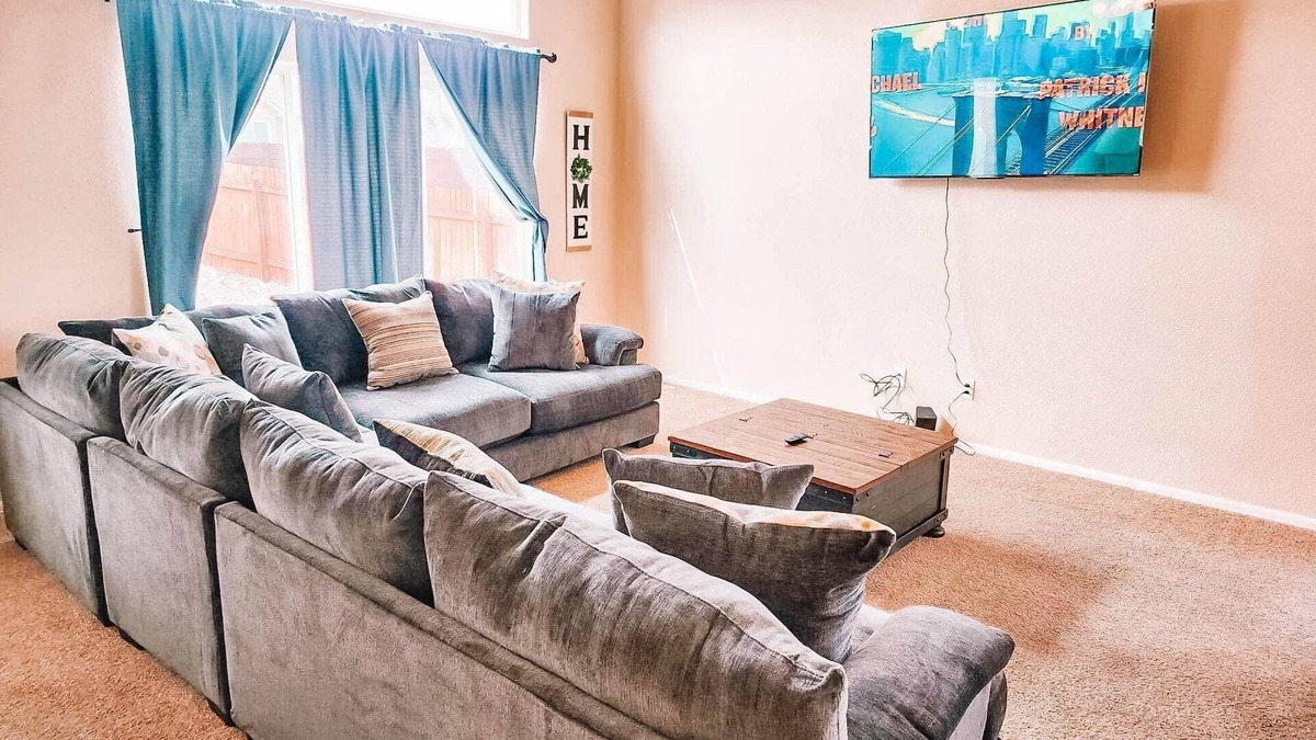 Peyton House | Falcon Retreat! Pet Friendly King Bedsn