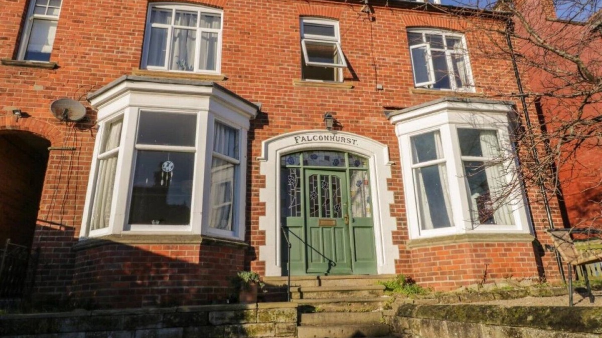 Robin Hood's Bay Apartment | Falconhurst - locally owned in fantastic Robin Hoods Bay!