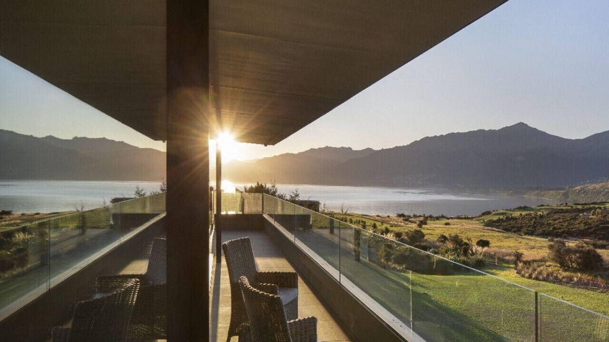 Kawarau Falls House | Falconridge - Architectural dream home on Jacks Point golf course