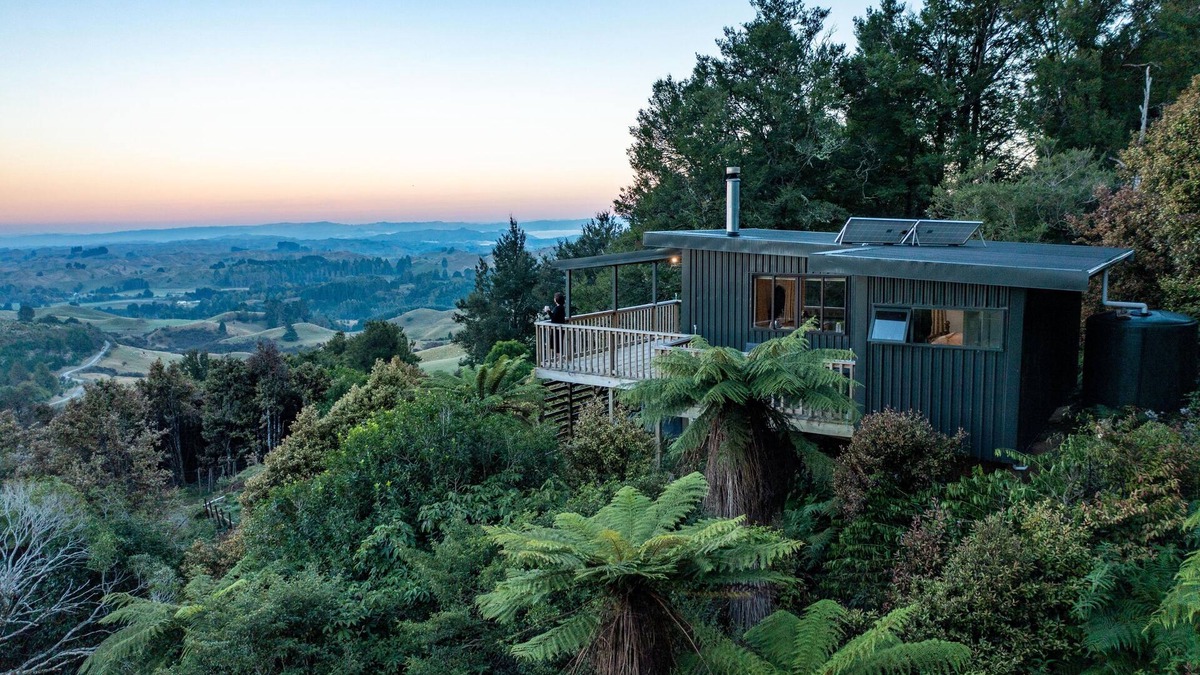 Rangiwahia Cabin | FALCONS VIEW: Spacious Studio with Breathtaking Views