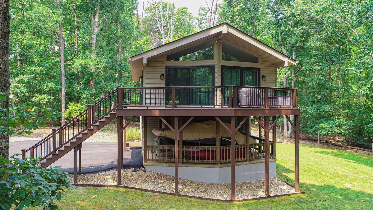 Mineral House | Fall and Winter Rentals, Lake Anna, Boat Slip, Lake Access, Small Dog Friendly
