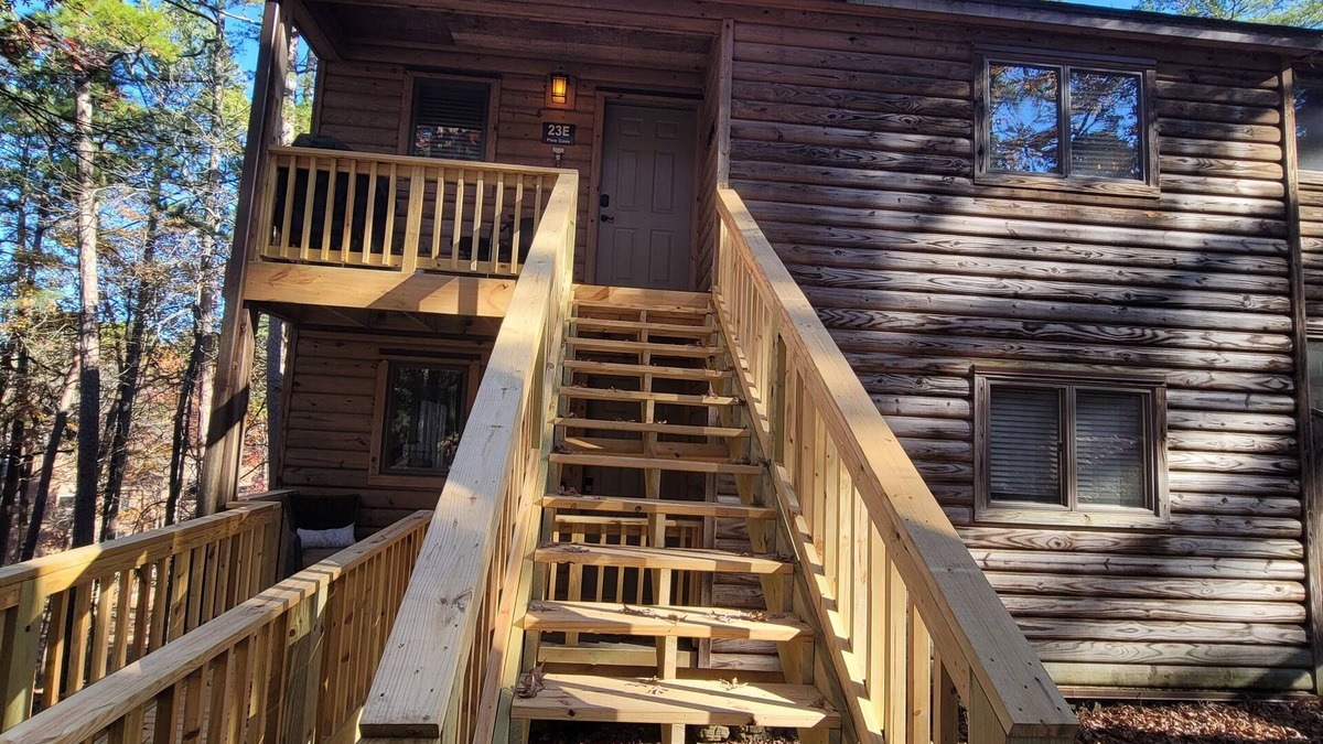 Mount Ida Resort | Fall at The "BEAR DEN" on Lake Ouachita at Mtn Harbor Resort 2BR Condo w/amenity